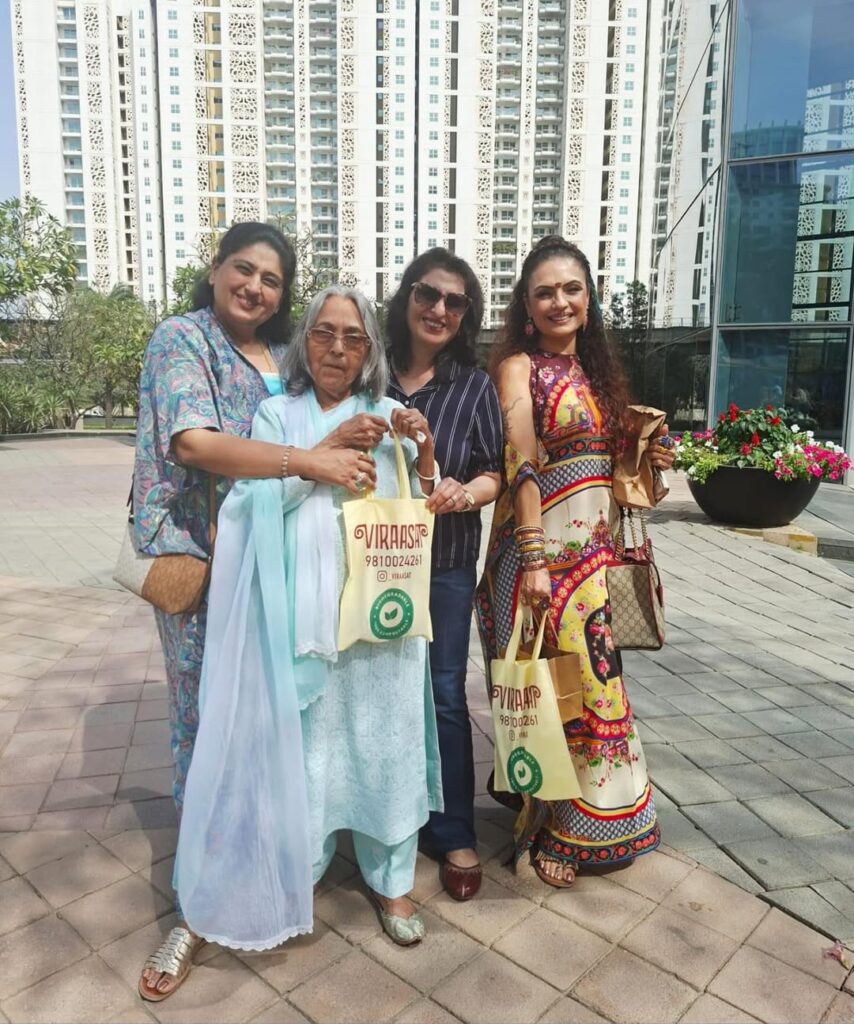 Smiles say it all! 😊Happy customers are truly the best customers.#ViraasatMoments #HappyClients